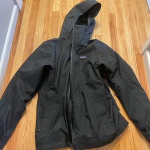 ONLY WORN A FEW TIMES Men's black Patagonia insulated ski jacket